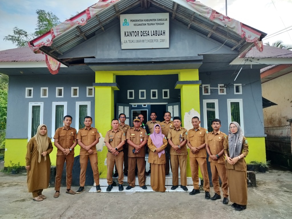Aparat Desa Labuah dan Tim Monev Kecamatan Teupah Tengah