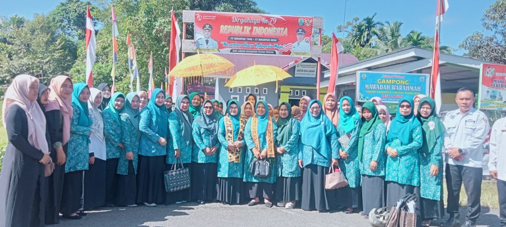 Kunjungan Ketua PKK Kabupaten ke Desa Labuah dalam rangka penetapan Gampong Gam Mawar Labuah